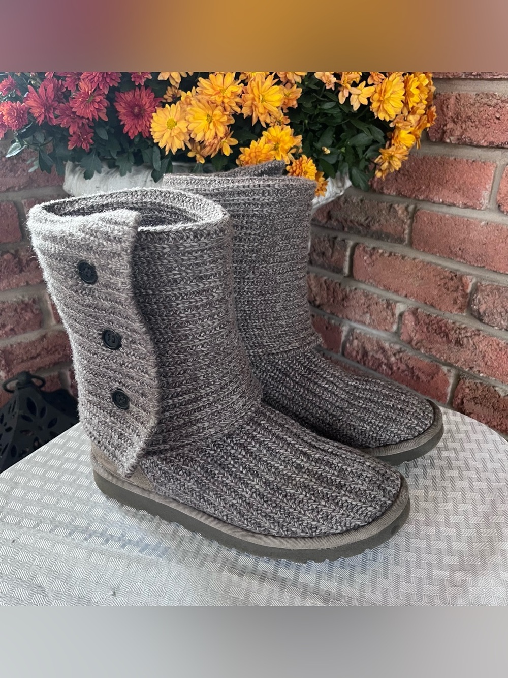 UGG Classic Cardy Grey Knit Sweater Boots Button Convertible Size 7